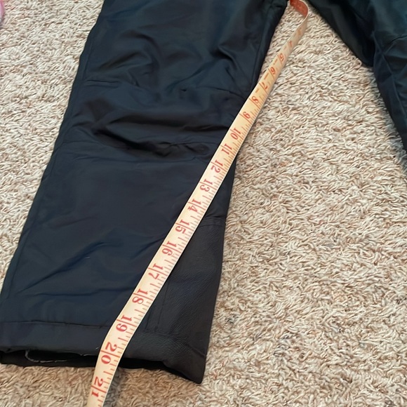 Youth XS Snowsuit - Picture 5 of 5